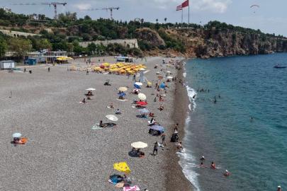 ANTALYA'DA HAVA TERSİNE DÖNDÜ! SICAKLIK 15 DERECE BİRDEN DÜŞTÜ