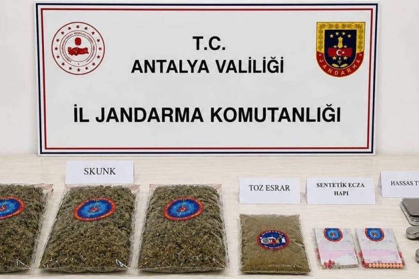 DÖŞEMEALTI'NDA UYUŞTURUCUYA JANDARMA DARBESİ