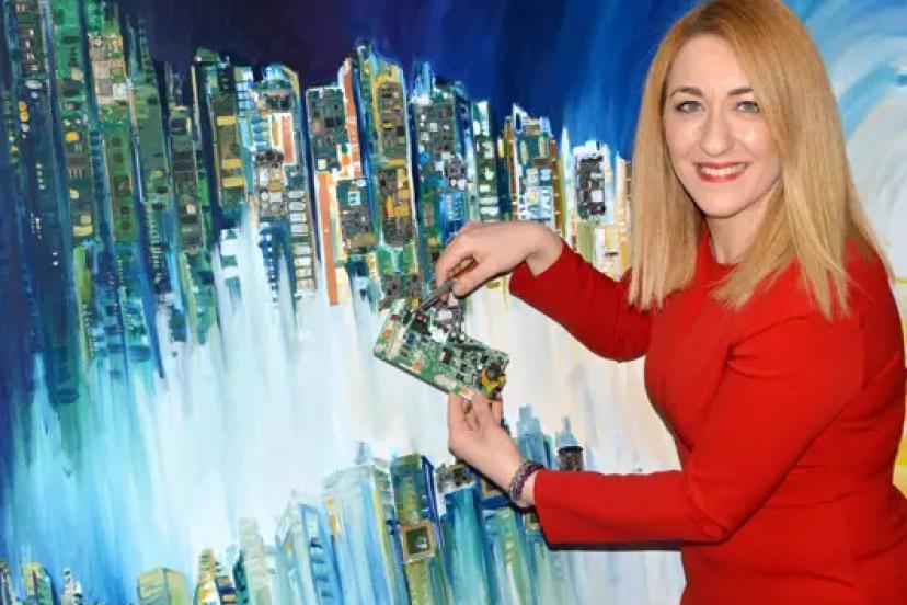ELEKTRONİK ATIKLAR SANATLA YENİDEN HAYAT BULDU