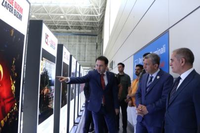 HAVALİMANINDA DEMOKRASİ HAFIZASI