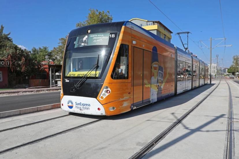 ANTALYA’DA TRAMVAY SEFERLERİNDEKİ AKSAMA SONA ERDİ