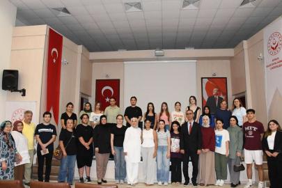ANTALYA’DA ÜNİVERSİTEYİ KAZANAN 18 GENCE EĞİTİM DESTEĞİ