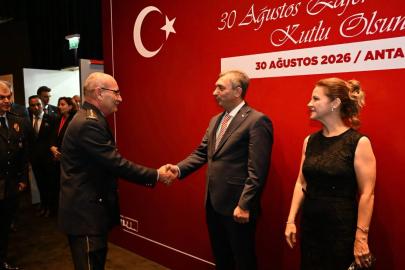 ANTALYA’DA ZAFERİN 104. YILI TEK YÜREK KUTLANDI