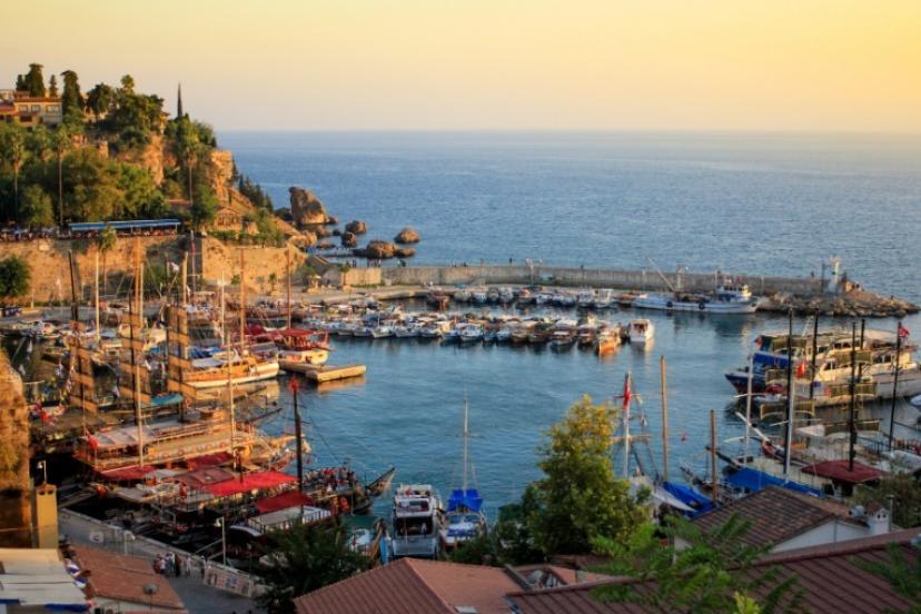 ANTALYA'YA EN FAZLA GÖÇ İSTANBUL'DAN