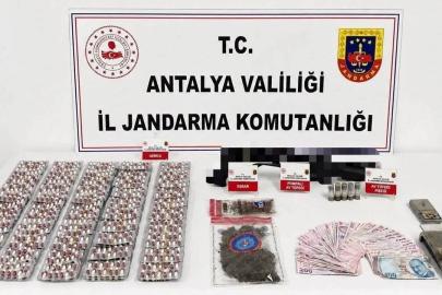 ANTALYA’DA İKİ İLÇEDE UYUŞTURUCU OPERASYONU: 6 KİLO 850 GRAM SKUNK ELE GEÇİRİLDİ