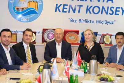 ANTALYA’DA SİYASETİN GÜNDEMİ: ALANYA VE GENÇLİK BULUŞMALARI