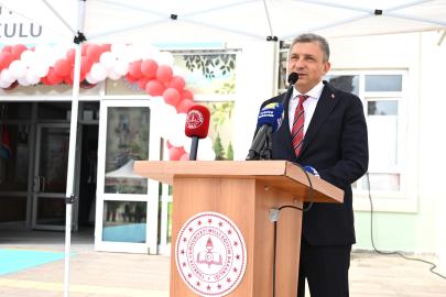 ANTALYA’DA YENİ EĞİTİM YILI DERS ZİLİYLE BAŞLADI