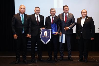 ANTALYA’NIN GELECEĞİ İÇİN KRİTİK DOSYA VALİ ŞAHİN’E SUNULDU