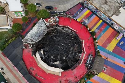 ALANYA’DA GECEYİ AYDINLATAN ALEVLER: EĞLENCE MEKANI KÜLE DÖNDÜ