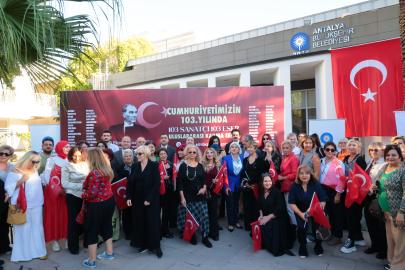 ANTALYA’DA CUMHURİYET’E 103 SANATÇIDAN 103 ESERLİK SAYGI DURUŞU