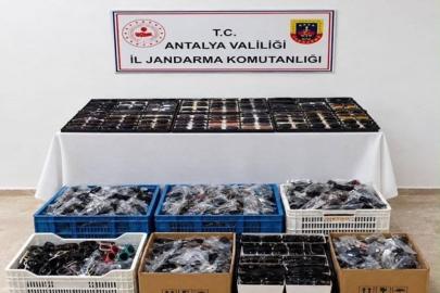ANTALYA’DA KAÇAK LÜKS ÜRÜN OPERASYONU! 5 BİN 127 GÖZLÜK VE SAAT ELE GEÇİRİLDİ