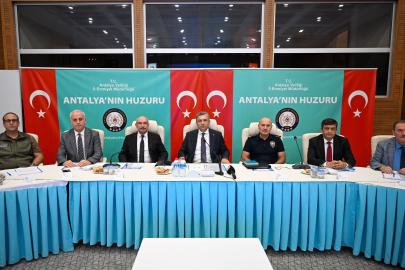 ANTALYA’DA SAHİPSİZ HAYVANLAR İÇİN KURUMLAR HAREKETE GEÇTİ