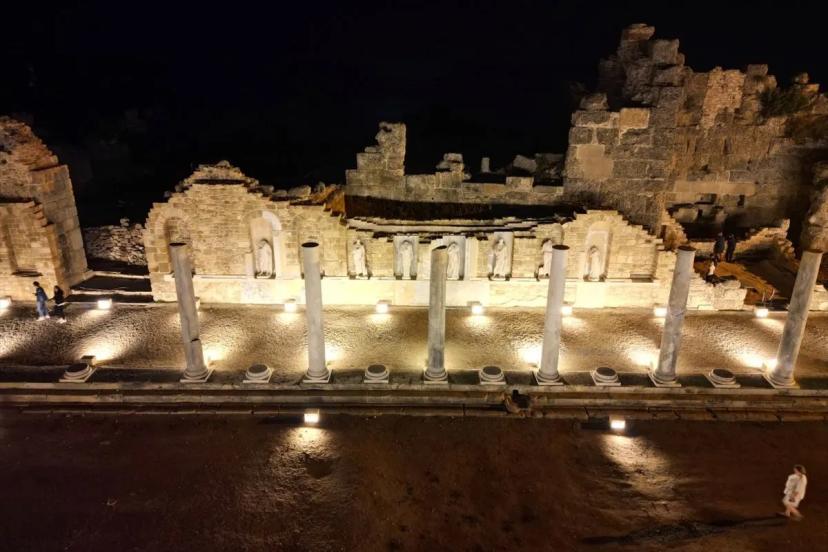 ANTALYA’DA TARİH GECEYLE BULUŞTU