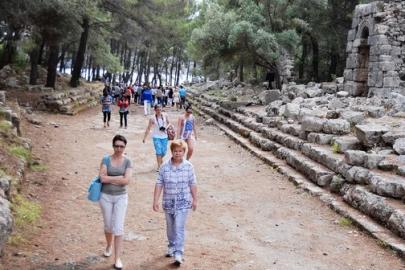 ANTALYA’DA TURİZM SAHASINDA DENETİM ALARMI: 1.337 ARAÇ KONTROL EDİLDİ