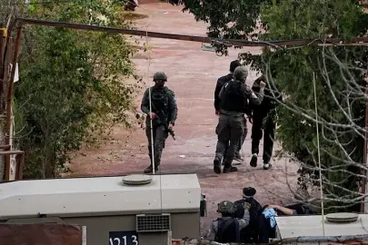 BATI ŞERİA’DA BASKIN DALGASI: 18 FİLİSTİNLİ GÖZALTINDA