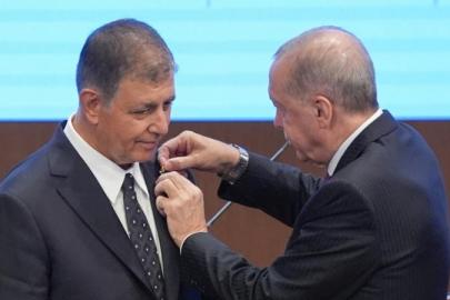 İZMİR’DE SİYASİ DENGELERİ DEĞİŞTİREN ADIM: CEMİL TUGAY AK PARTİ’YE KATILDI