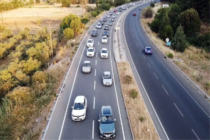43 İLİN BAĞLANTI NOKTASINDA TRAFİK FELÇ