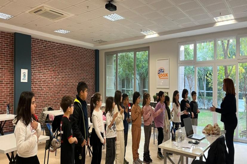 AKADEMİSYENLERDEN ÇOCUKLARA EĞİTİM