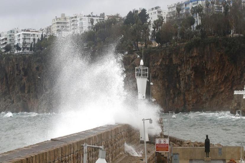 AKDENİZ'İN BATISI VE KARADENİZ'İN DOĞUSU İÇİN FIRTINA UYARISI