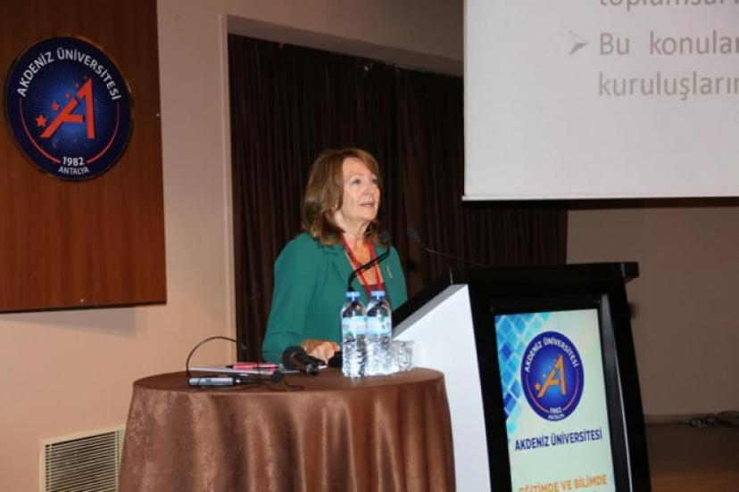 AKDENİZ ÜNİVERİSTESİNDE ÇOCUK HAKLARI SEMPOZYUMU