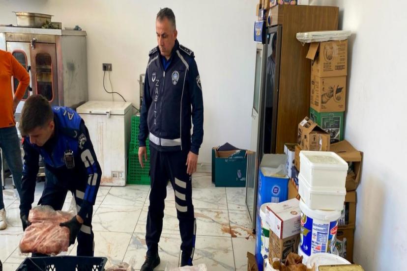 ALANYA BELEDİYESİ HALK SAĞLIĞINI TEHLİKEYE ATAN RUHSATSIZ İŞLETMEYİ MÜHÜRLEDİ