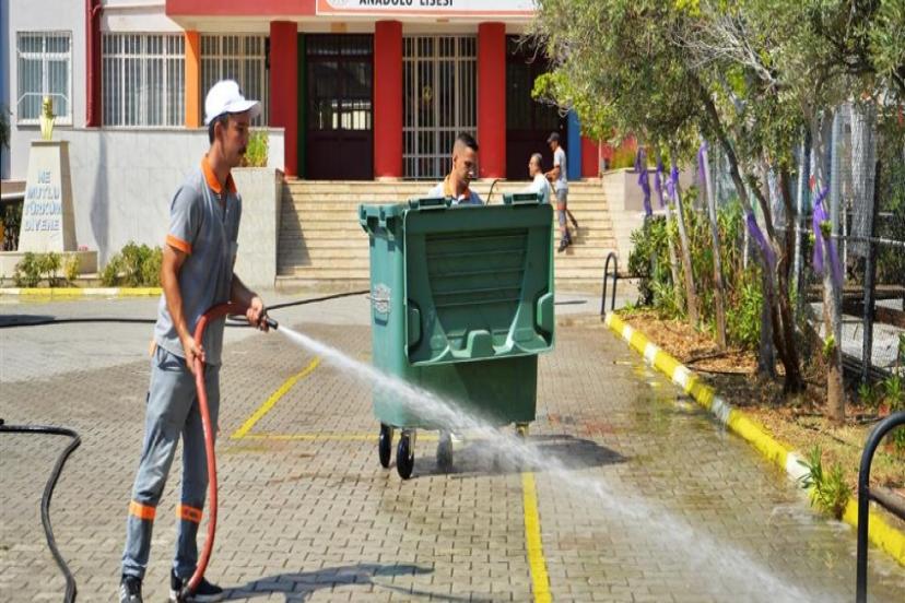 ALANYA BELEDİYESİ’NDEN OKULLARDA KAPSAMLI TEMİZLİK SEFERBERLİĞİ
