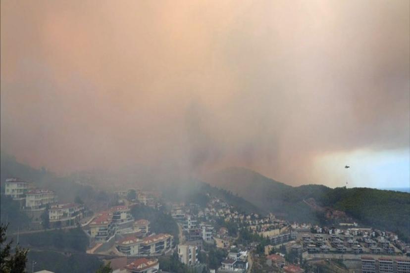 ALANYA’DA ALEV PANİĞİ: 50 VİLLA TAHLİYE EDİLDİ!