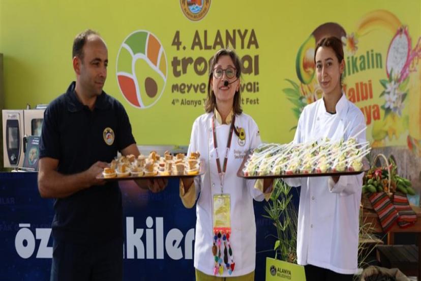 ALANYA’DA MEYVE TADINDA FESTİVAL COŞKUSU