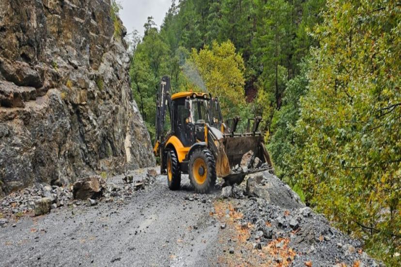 ALANYA’DA YAĞIŞ SONRASI BÜYÜKŞEHİR’EKİPLERİ SEFERBER OLDU