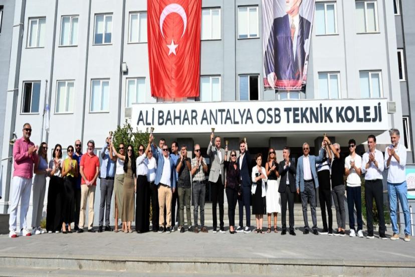 ALİ BAHAR’IN İSMİ HİZMETE AÇTIĞI TEKNİK KOLEJE VERİLDİ