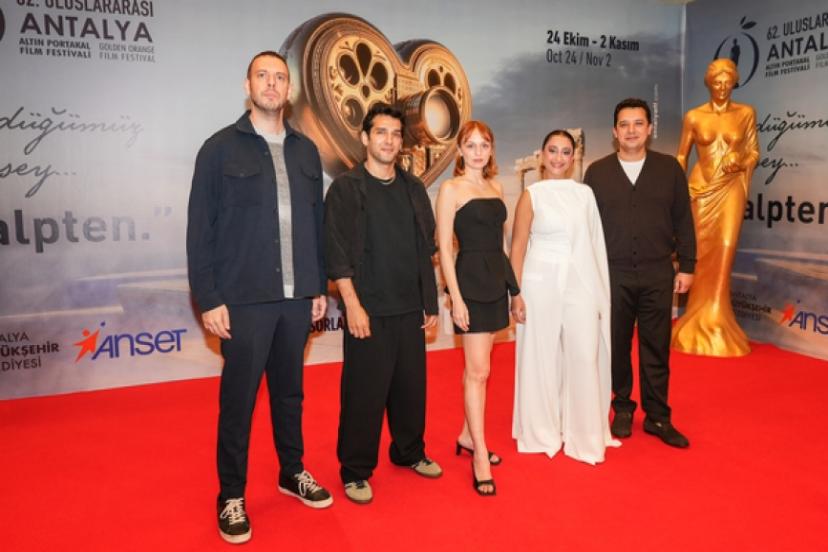 ALTIN PORTAKAL'DA YILDIZ YAĞMURU: KIRMIZI HALI ŞÖLENİ