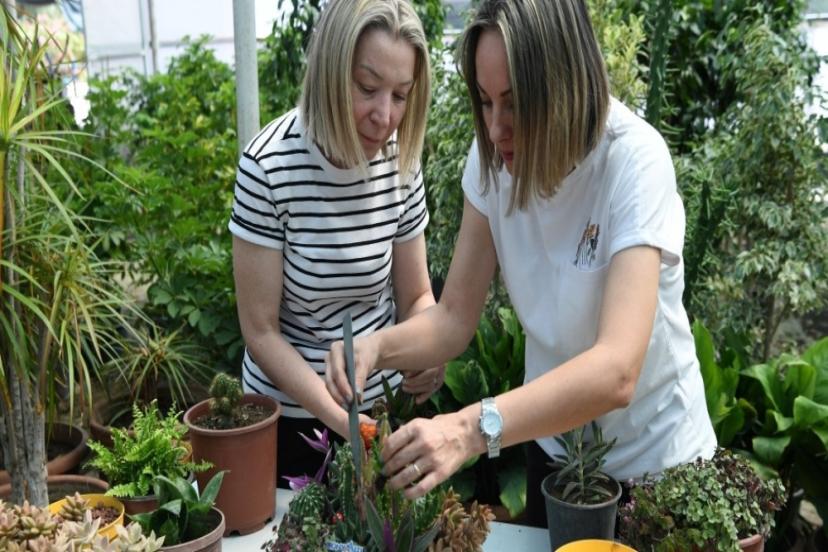 ANNELER İÇİN ÇİÇEK TASARIMI ATÖLYESİ 