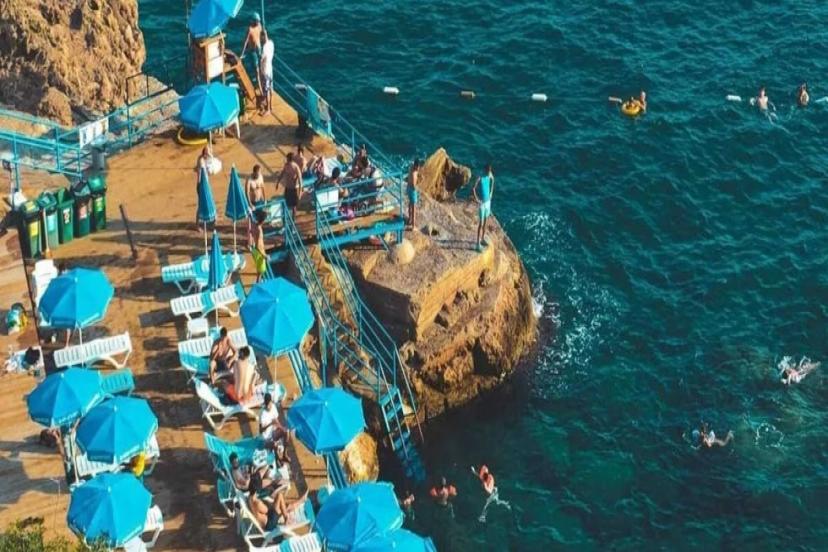 ANTALYA’DA 248 MAVİ BAYRAKLI PLAJDAN SADECE 67’Sİ ÜCRETSİZ