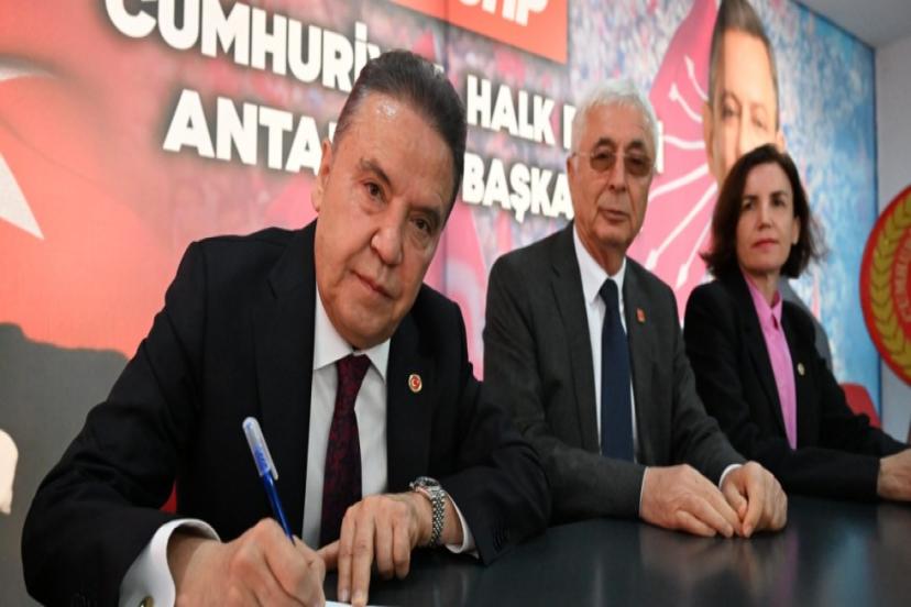 ANTALYA’DA İLK İMZA BÖCEK’TEN