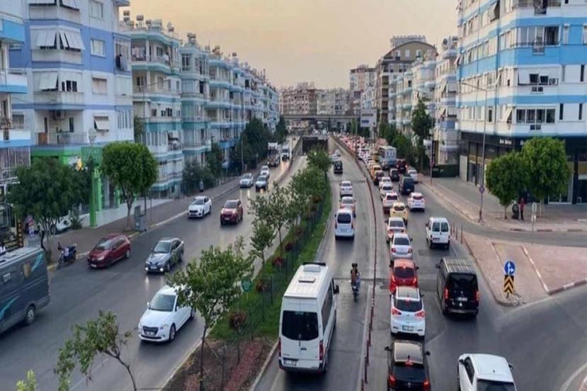 ANTALYA'DA MOTORLU KARA TAŞIT SAYISI 1.5 MİLYONU AŞTI