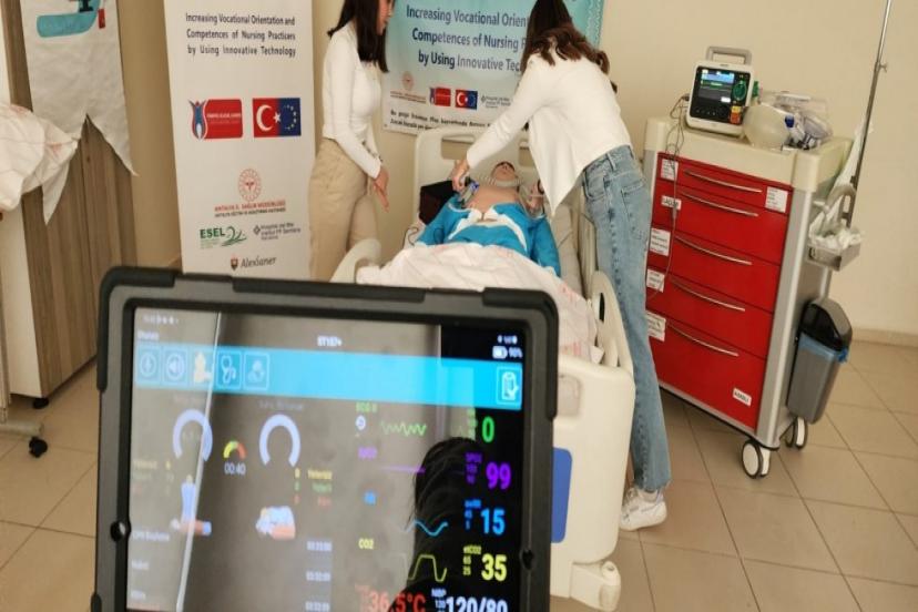 ANTALYA EĞİTİM VE ARAŞTIRMA HASTANESİNDE UYGULAMALI CPR EĞİTİMİ BAŞLADI 