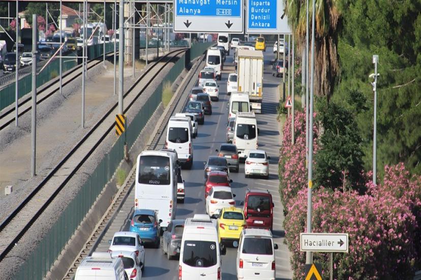 ANTALYA TRAFİĞİ TURİZMİ TEHDİT EDİYOR