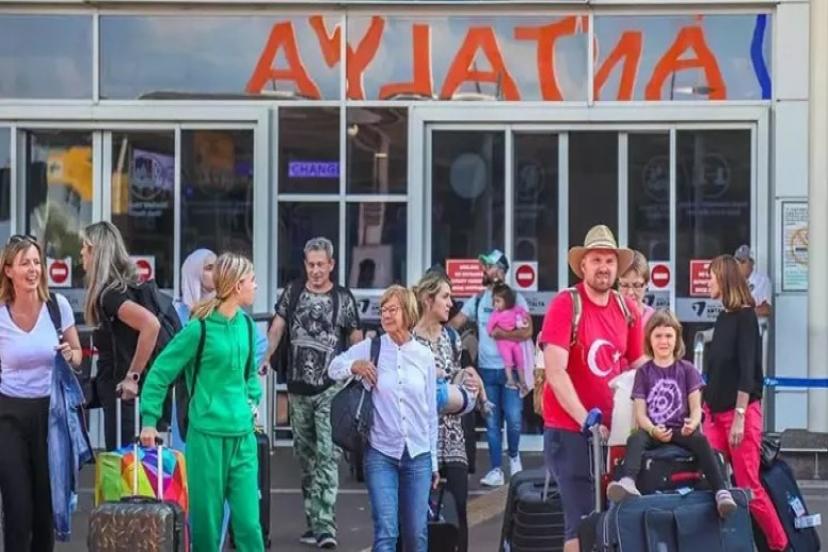 ANTALYA TURİZMİNDE 12,8 MİLYON ZİYATERÇİ: SEZON SONBAHARA TAŞTI