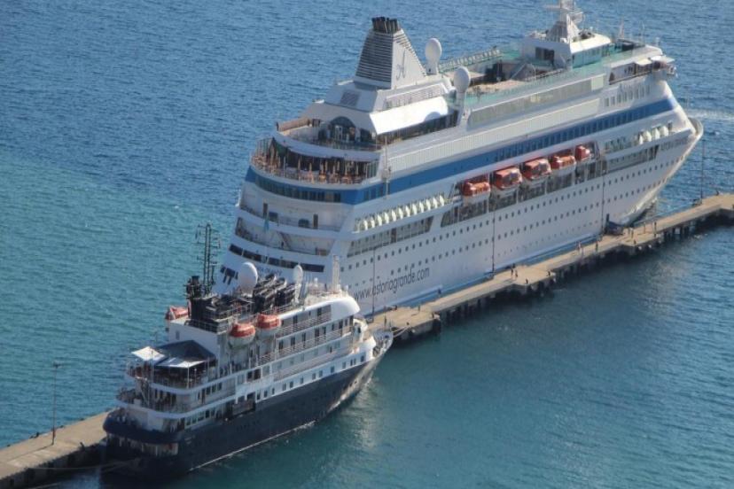 ANTALYA'YA İKİ KRUVAZİYERLE BİN 132 YOLCU GELDİ