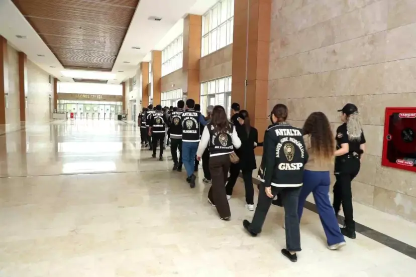 ANTALYA'DA 42 MİLYON LİRAYA EL KONULDU