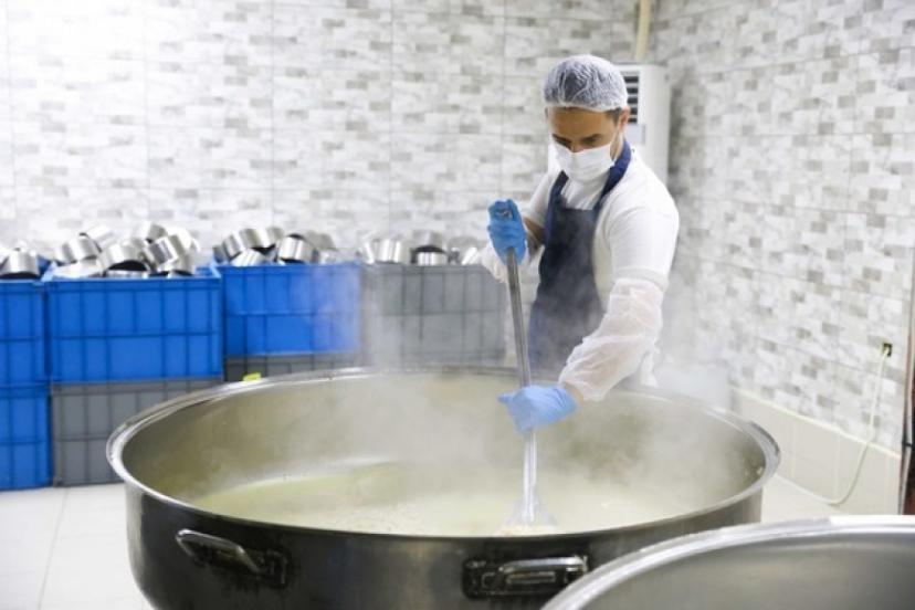 AŞEVİNDEN BİNLERCE KİŞİYE YEMEK YARDIMI YAPILIYOR