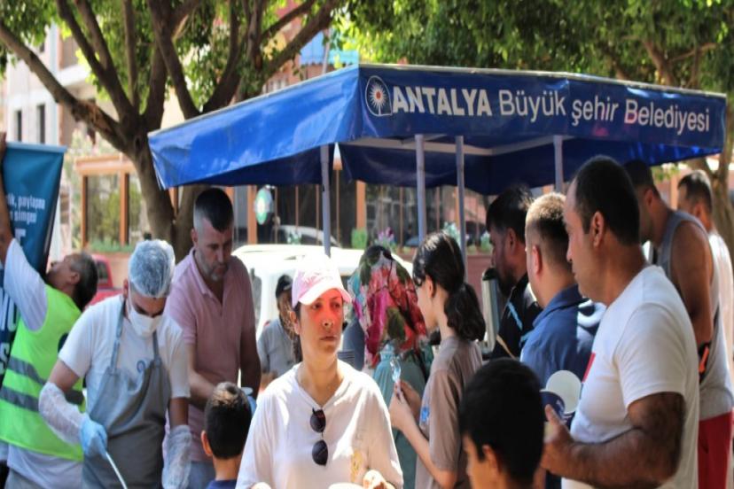 B.ŞEHİR'İN AŞURE İKRAM SÜRÜYOR