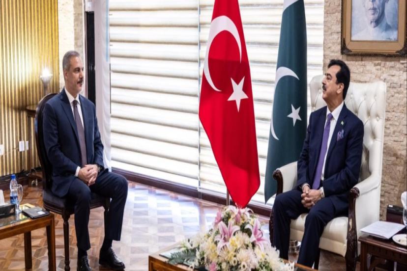 BAKAN FİDAN, PAKİSTAN SENATOSU BAŞKANI GİİLANI İLE GÖRÜŞTÜ