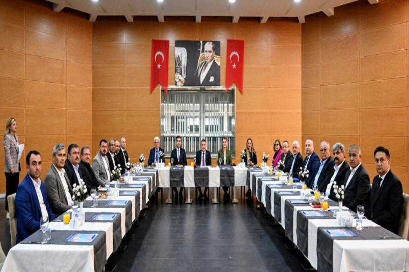 BAŞKAN BÖCEK MUHTAR TEMSİLCİLERİYLE BİR ARAYA GELDİ