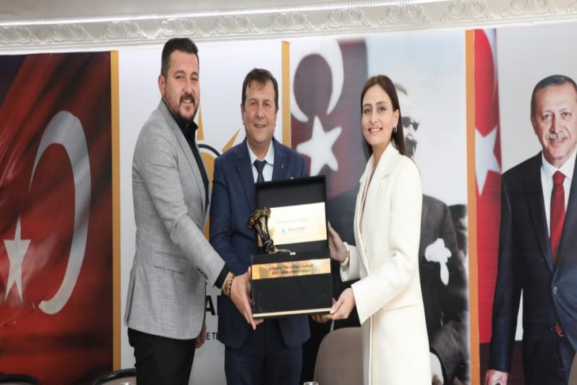 BAŞKAN CARAN, AK PARTİ İLÇE BAŞKANLIĞINI ZİYARET ETTİ