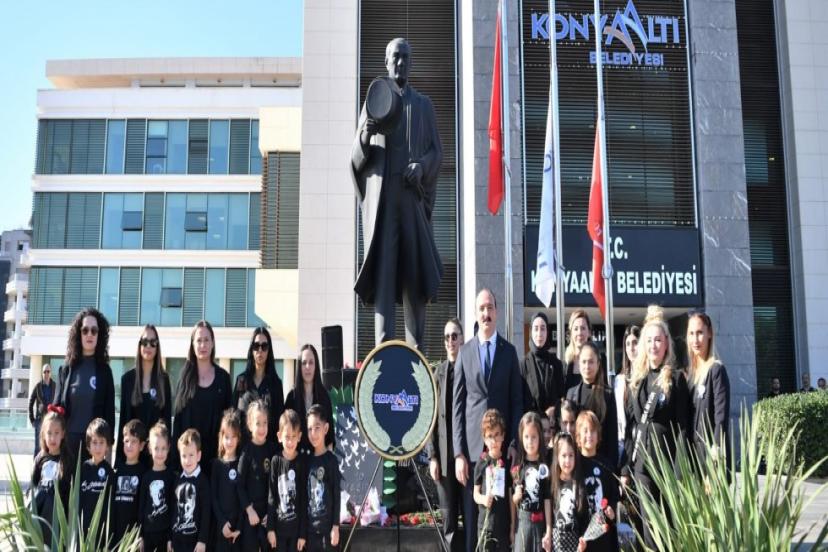 BAŞKAN KOTAN ATA’YI ÇOCUKLARLA BİRLİKTE ANDI