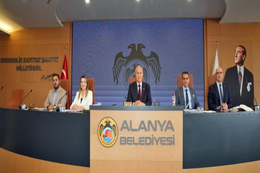 BAŞKAN ÖZÇELİK: BU KENTE YÜZÜMÜZÜ DEĞİL GÖNLÜMÜZÜ DÖNDÜK 