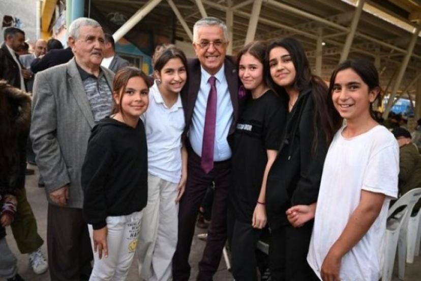 BAŞKANA SEVGİ SELİ...