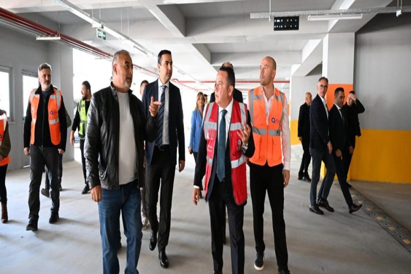 BÖCEK ESERİNİ İNCELEDİ...