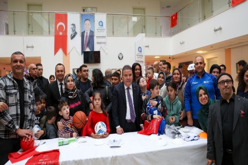 BÜYÜKŞEHİR’DEN 3 ARALIK DÜNYA ENGELLİLER GÜNÜ KUTLAMASI